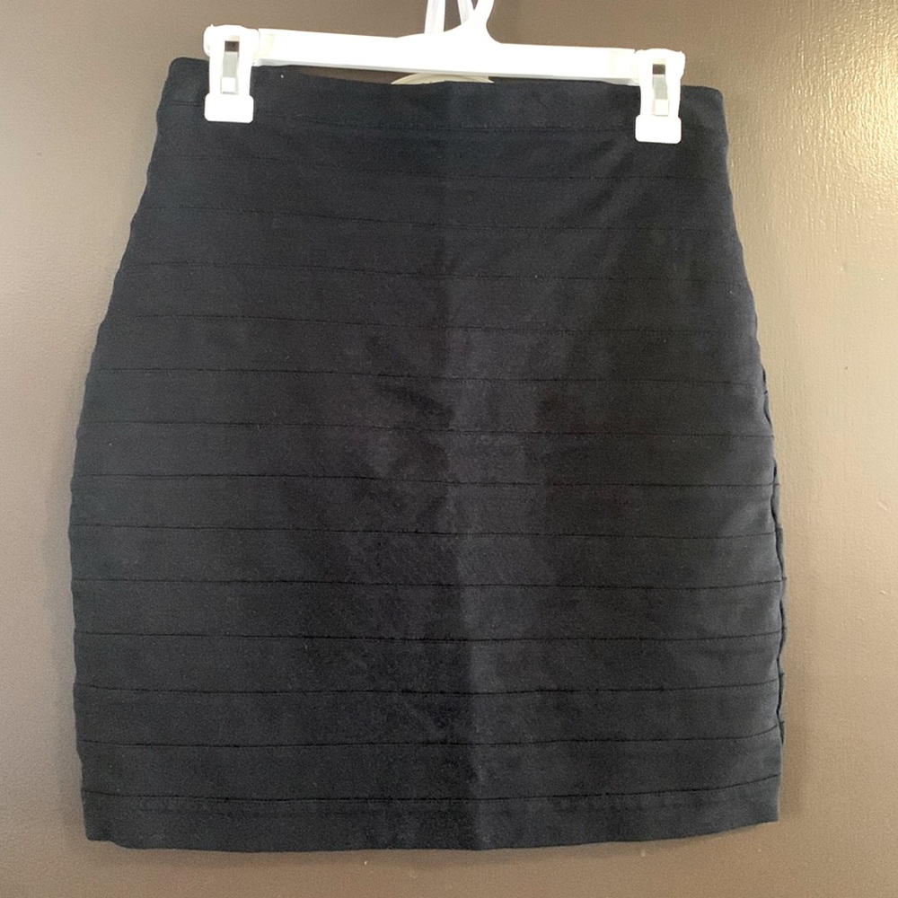 Black express skirt